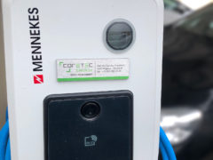 Borne de recharge électrique pour véhicule électrique by Coretec