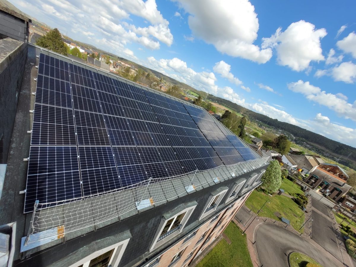Installatie van 250 fotovoltaïsche panelen voor de onderneming L’Esterel
