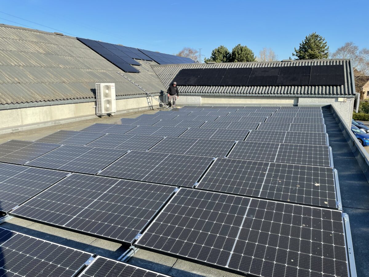 Installation de panneaux photovoltaïques chez Evercar